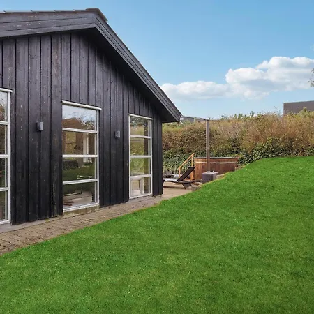 3 Bedroom Cozy In Holiday home Struer