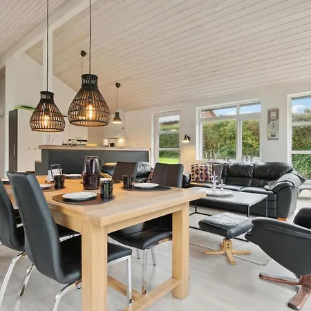 3 Bedroom Cozy In *