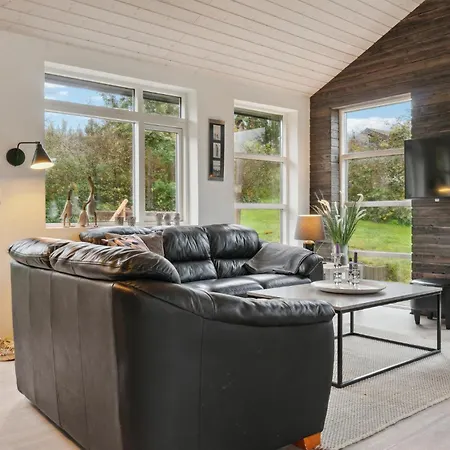 3 Bedroom Cozy In *